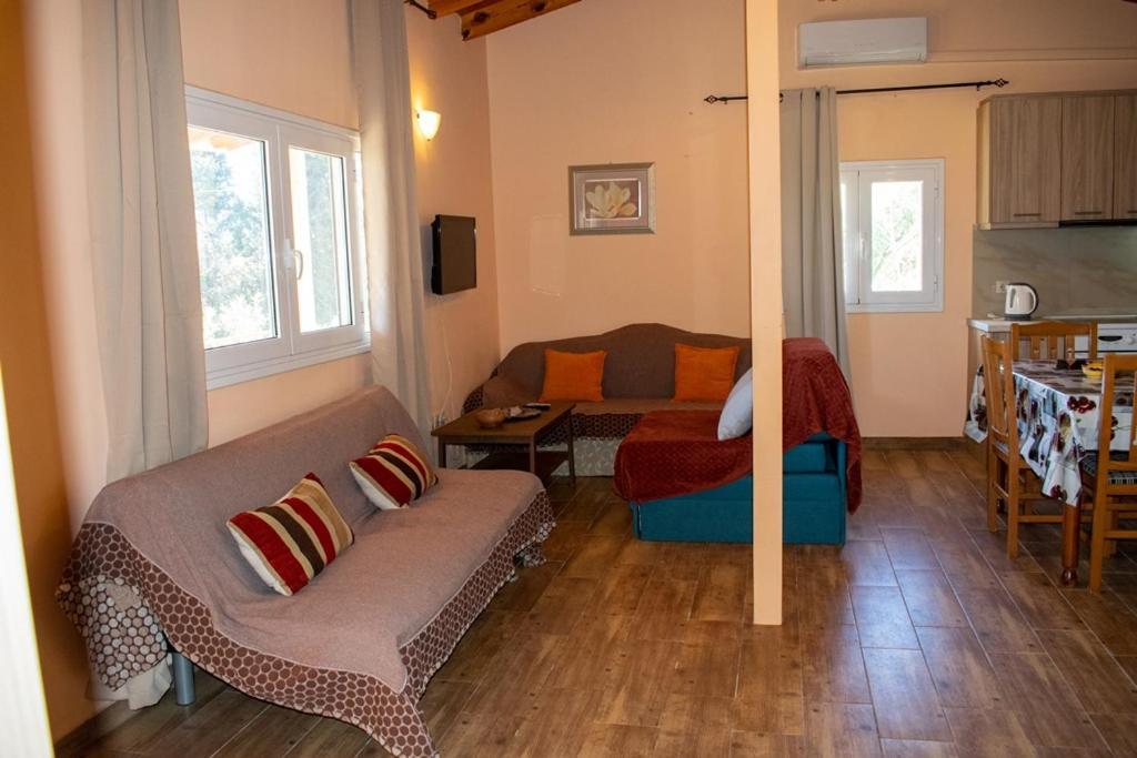 Takis & Eirini Family Apartments Perama Exterior foto