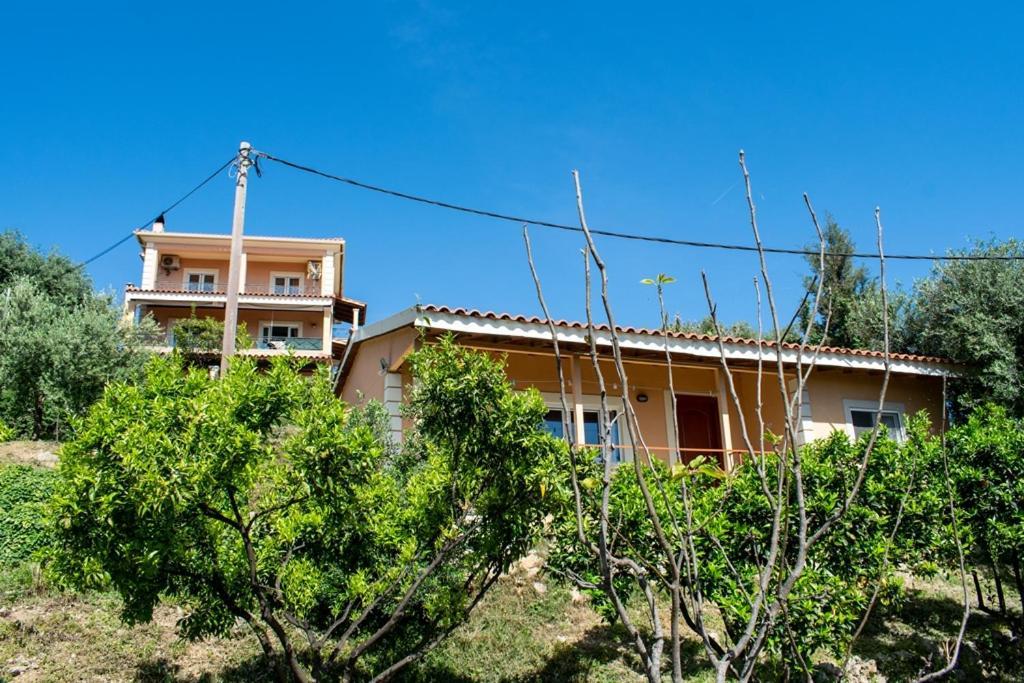 Takis & Eirini Family Apartments Perama Exterior foto
