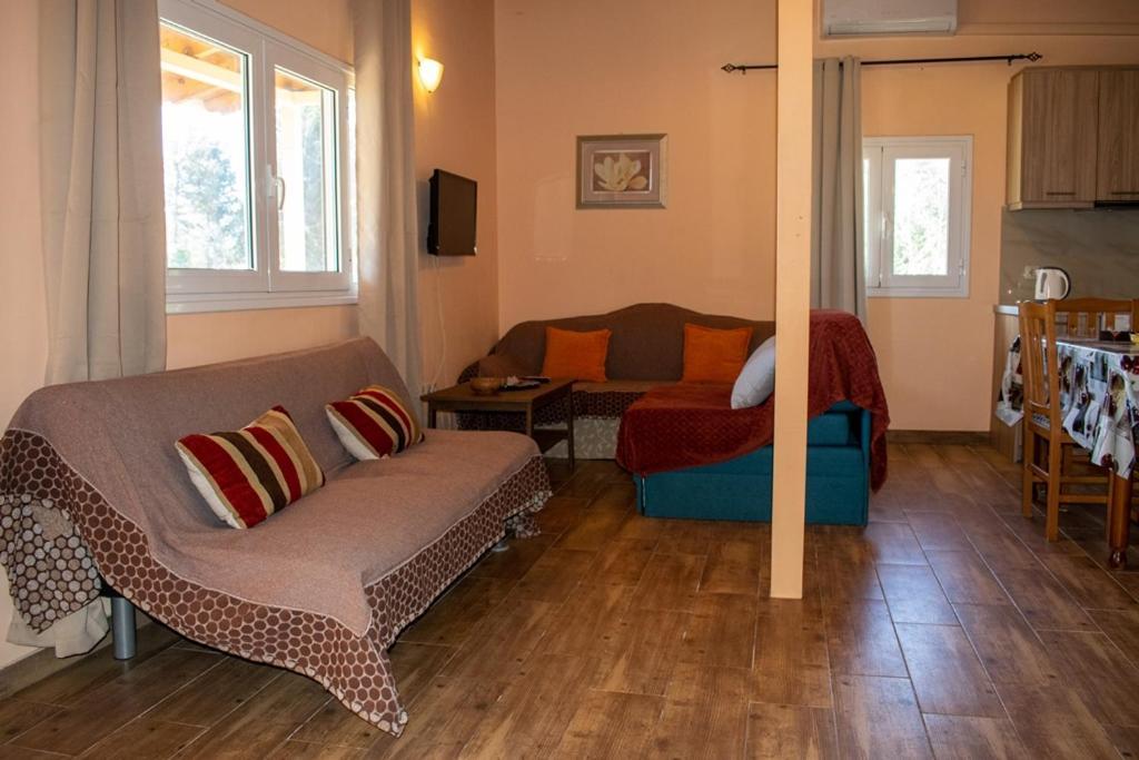 Takis & Eirini Family Apartments Perama Exterior foto