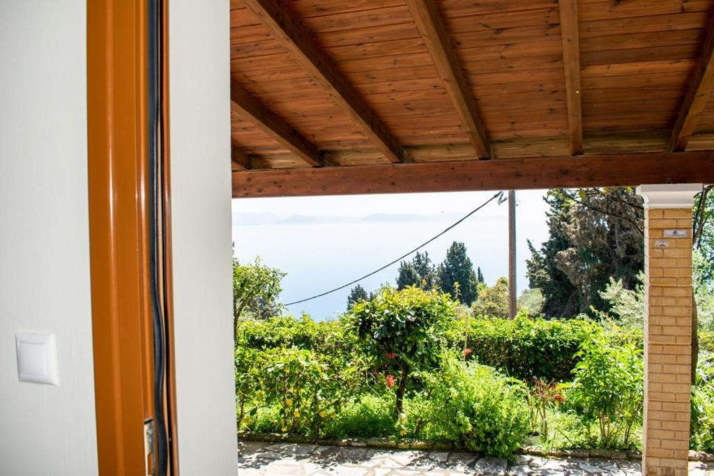 Takis & Eirini Family Apartments Perama Exterior foto