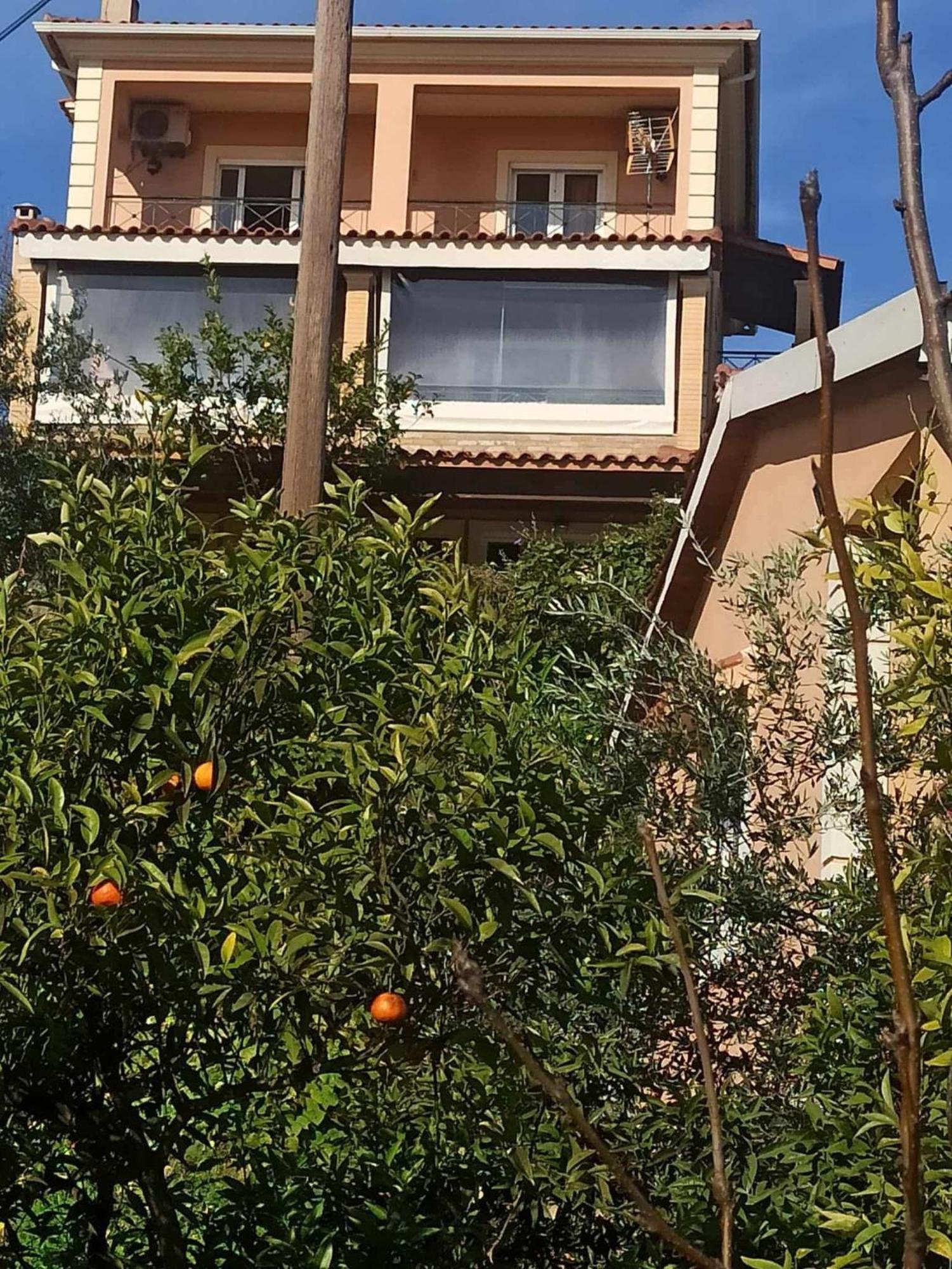Takis & Eirini Family Apartments Perama Exterior foto